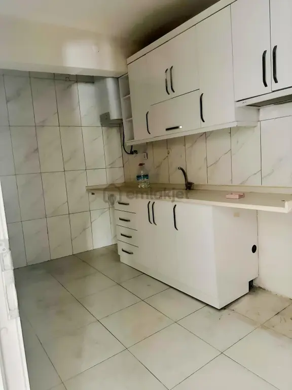 Bayraklı Adelet Mahallesi Merkezi Konumda Kiralık 2+1 Daire 2