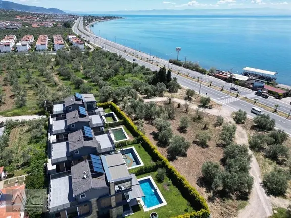 Avcıdan Narlı Denize Sıfır 400 M2 Arsa Müstakil Havuzlu Villa 1