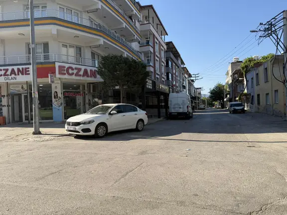 İşlek Caddede Dükkan 2