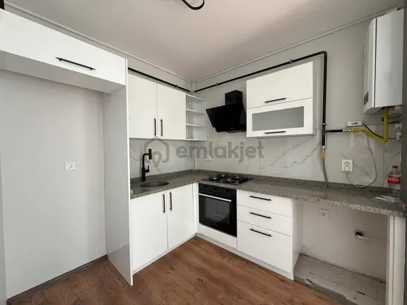 Kabasakal'da/2+1/site İçi/havuz/güvenlik/hobi Bahçeli/ç.banyolu! 2