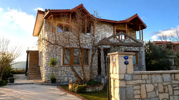 Urla Kuşçular'da 513 M² Arsa İçerisinde Müstakil Orijinal Taş Ev 2