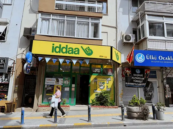 Balçova Ata Caddesinde Kiralık Dükkan 1