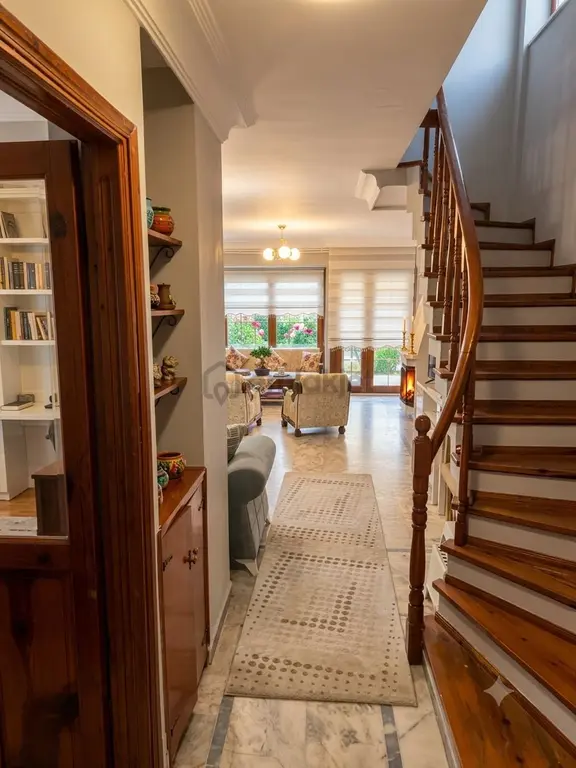 Saraçoğlu Kıyı Evleri'nde Deniz Manzaralı Köşe Parsel Villa 2