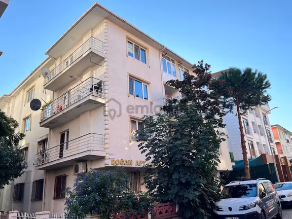2+1 ( 3.kat ) İçi Yenilenmiş (sıfır Ayarında) Denize 300 Metre.. 1