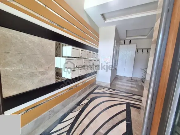 Antalya Konyaaltı Uncalı Mahallesinde Güvenlikli Havuzlu Site İçinde Doğalgaz Kombili 3+1 Daire 2