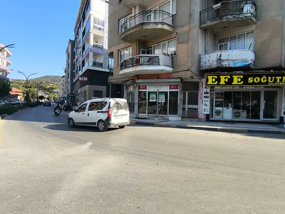 Alaşehir Sarıkız Meydaninda Kiralık Dükkan Mağaza 1