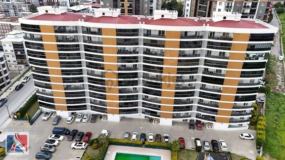 Menemen Ulukent 9 Eylülde Kiralık 3+1 Geniş Havuzlu Sıte Dairesi 2