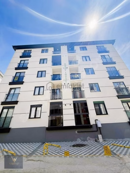 Pendik Orhangazi Mahallesinde Satılık 2+1 Ara Kat Daire 1