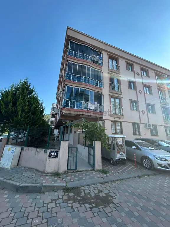 Geniş Yüksek Zemin Daire İzmirim Gayrimenkulden Satılık 1