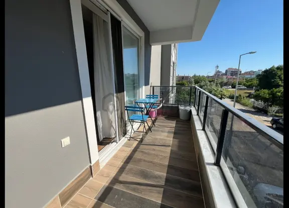 Hastane Yakını Havuzlu Sitede Eşyalı 1+1 2