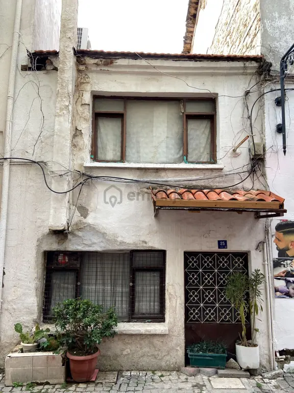 Satılık Kuşadası Kaleiçinde İşyeri Yapmaya Uygun İki Katlı Konut 2