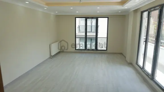 Meral R1754 Yeni 5 Yaş Kapalı Otopark Asansörlü Bina 2+1 Ara Kat 1