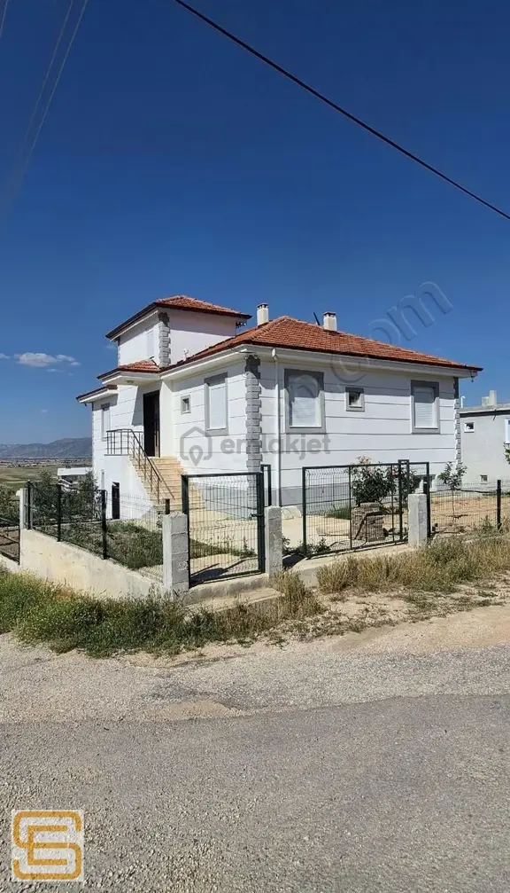 Küçükköyde Eşsiz Vadi Manzaralı, Geniş Bahçeli Ve Eşyalı Satılı 1