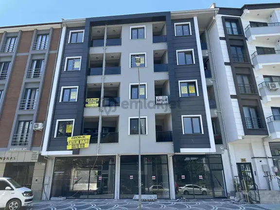 Nef Önü Cadde Üzerinde Kiralık 1+1 1
