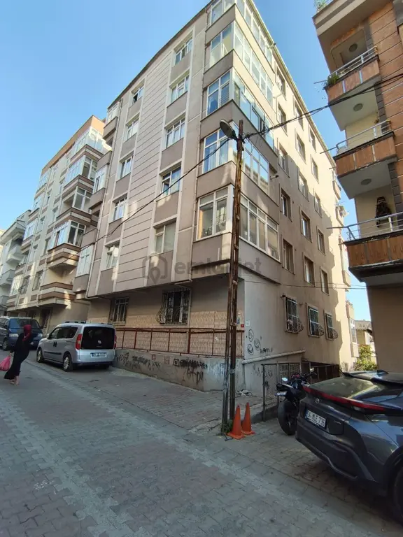 Küçükçekmece Kanarya'da Hem Oturumluk Hem Yatırımlık 3+1 Daire 1
