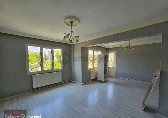 Kuşadası Hacıfeyzullah Mahallesinde 2+1 Doğalgazlı Ayrı Mutfak Kiralık Daire 2