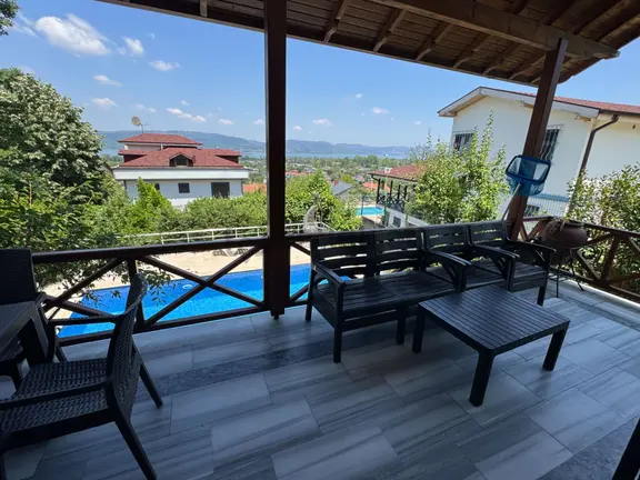 Sapanca’da Göl Manzaralı Sezonluk ( 4 Aylık ) Kiralık Müstakil Villa 2
