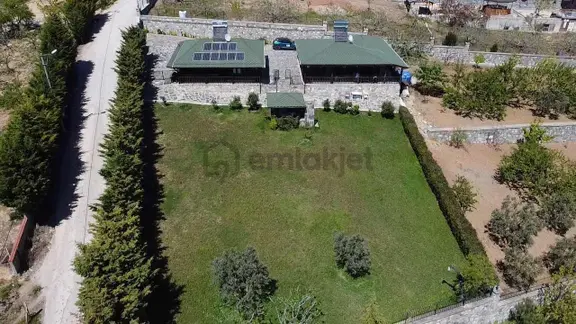 İçerisinde 2 Adet Villası Bulunan 3393 M2 Yapı Kayıt Belgeli 2
