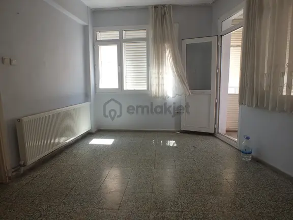 Karşıyaka Alaybeyde 2+1 Köşe Temiz Acil Satılık Daire Mkd Emlak 2