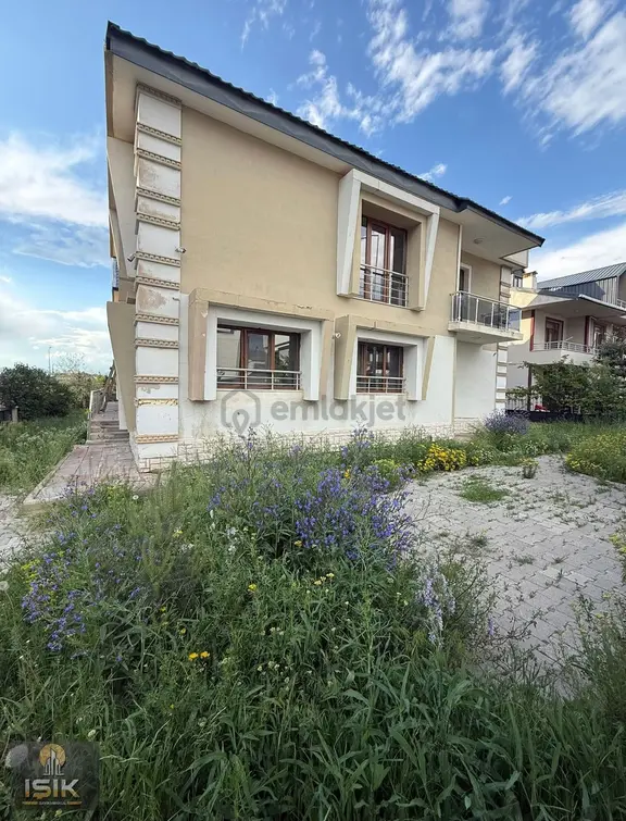 Işık Gayrimenkul'den Dadaşkent'te 5+1 Satılık Villa 2