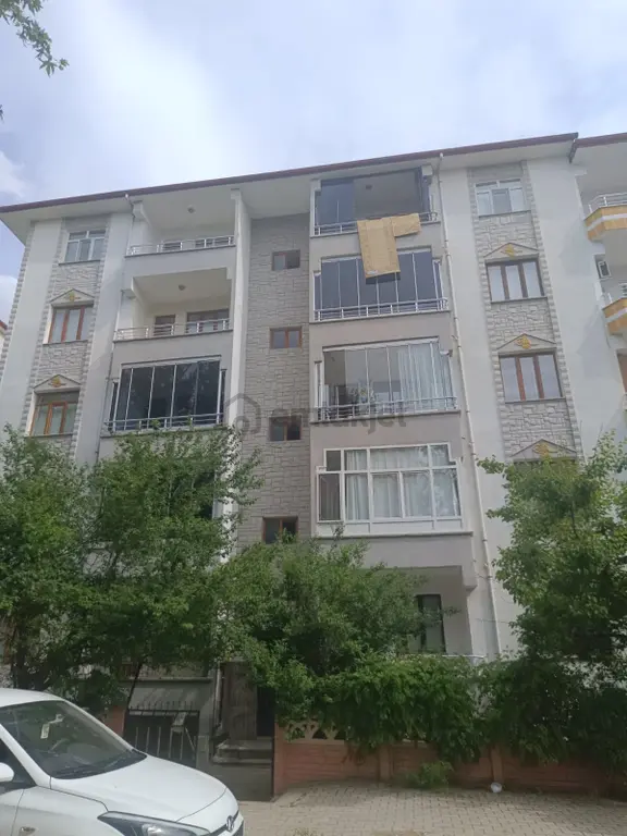 Adil Emlak'tan Hastane Yoluna Yakın Satılık Ara Kat 3+1 Daire 1