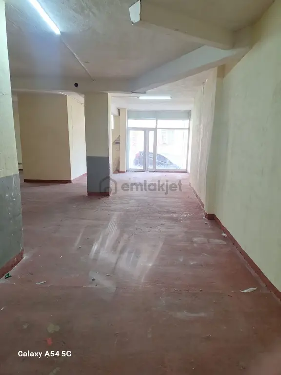 Ümraniye Armağanevler Mahallesinde Kiralık 150m2 Depo 1