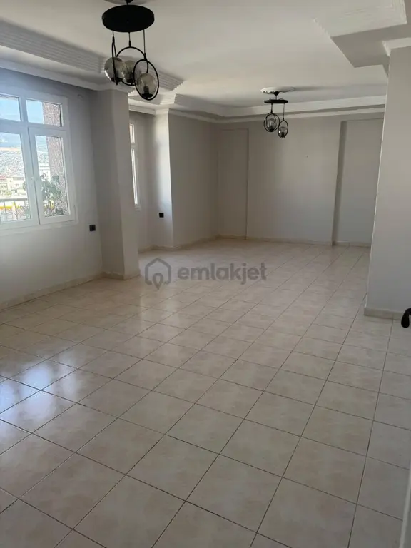 İskenderun Pac Meydanı Çarşı İçi Kiralık 3+1 Daire 2