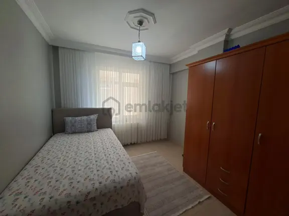 Güngören Merkez Mahallesinde Satılık 4+1 Daire 2