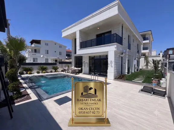 Yeniçiftlikte Ayrıcaklı Yaşam Sunan 350 M2 Arsa Paylı Havuzlu Müstakil Villa 1