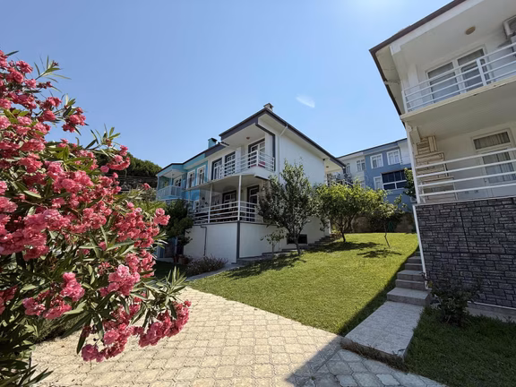 Pelitköy İlbey Sitesinde Ön Sıra Satılık Villa 1