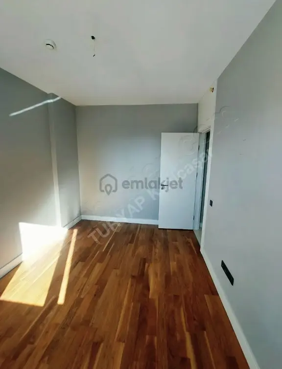 Metromal Konutları Cadde Cephelı Boş Satılık 3+1 2