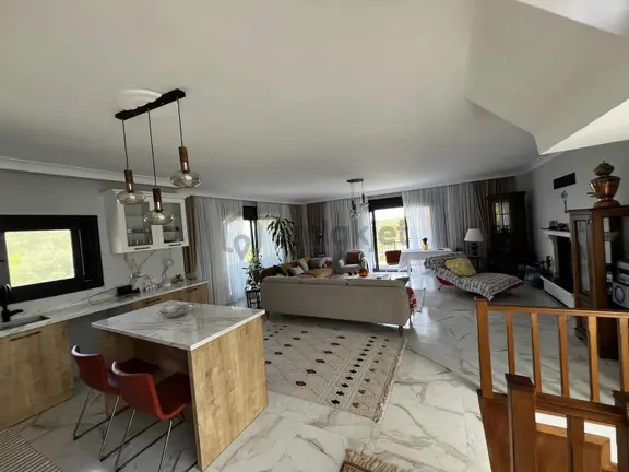 Remax Anka'dan Karacaköy'de Kiralık Deniz Manzaralı 3 Katlı Ev 2