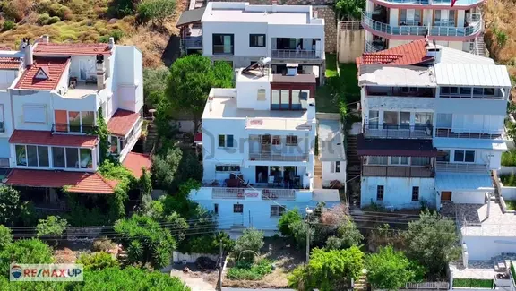 Karaburunda İskeleye Hakim Panoramik Deniz Manzaralı Villa 1