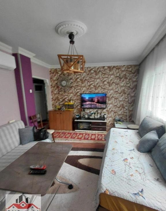 Esenlik Mahallesinde 2+1 2. Kat Doğalgaz Kapıda İçi Yapılı 2