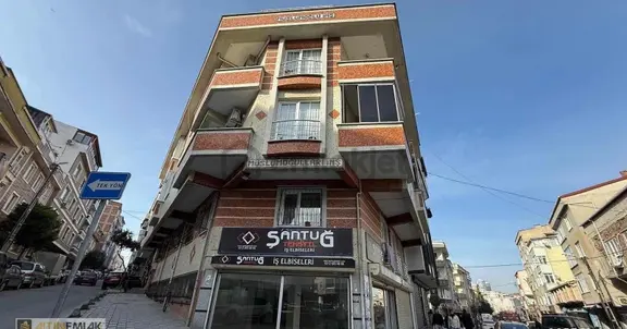İkitelli´de İşlek Konumda 270 M² Satılık Dükkan Fırsatı 1