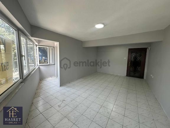 Atatürk Caddesi Üzerin De Kiralık 40m2 Dükkan 1