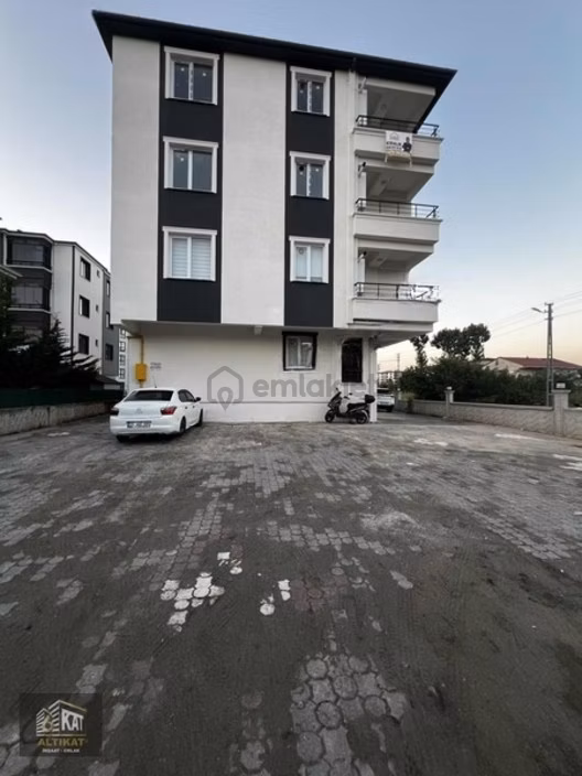 Altıkat Emlaktan Satılık 2+0 Daire 1