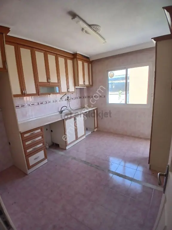 Karabağlar Sarıyer Mah Kiralık Daire Dogalgazli 22000 1