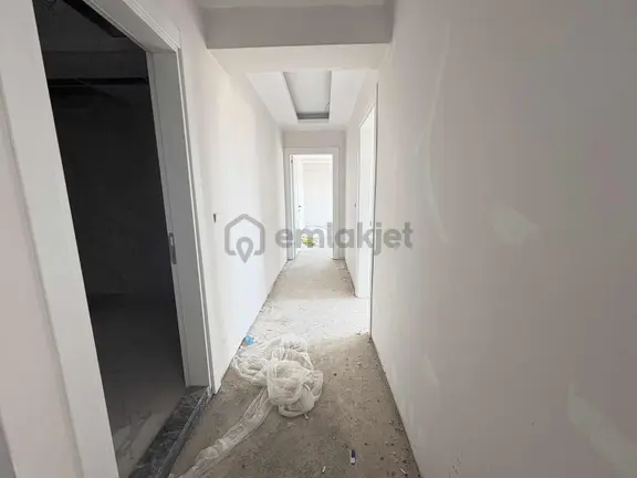 Seyrek Merkezi Konumda Satılık Büyük Tip 2+1 Daire 2