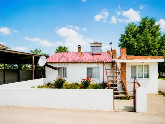 Burdur Merkez Yarıköyde Mükemmel Konumlu Müstakil Ev Ve Arsası 1