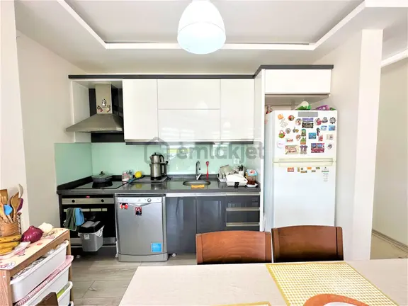 Aktiften Akçay'da Satılık Merkezi Konumda Yüzme Havuzlu Çift Cam Balkonlu Arakat 2+1 Daire 2