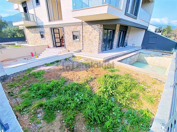 Zeytinlide Yetki Gültaş Emlaktan Satılık 3+1 Yüzme Havuzlu Villa 1