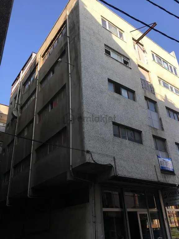 Barbaros'ta Kiralık 4 Katlı İskanlı İş Yeri 2
