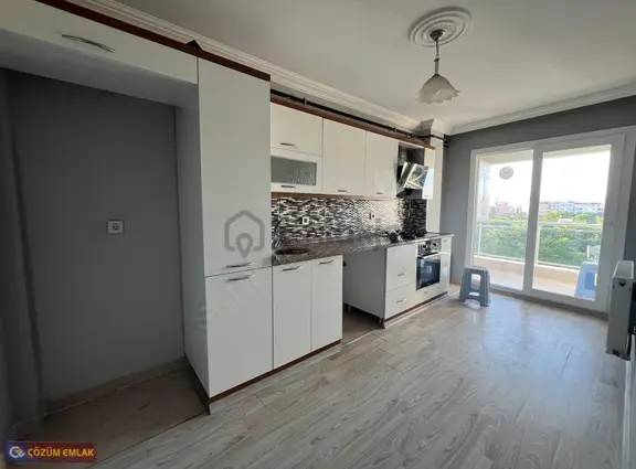 Çözüm Emlak'tan 23 Nisan Parkı Civarı 2+1 Kapalı Mutfak Kiralık 1