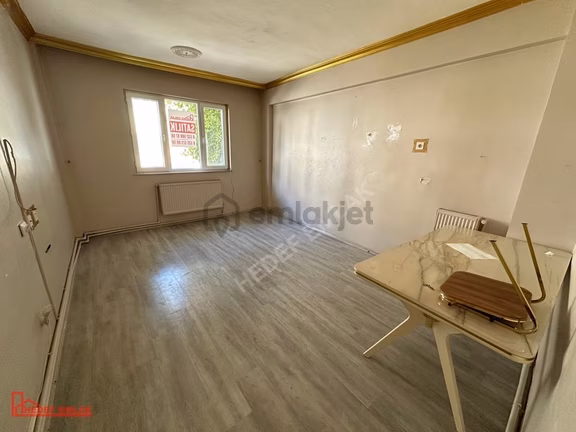Hedef Emlak'tan Üçlerbey'de 2+1 Satılık Full Yapılı Daire 1