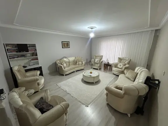 Dünya Kavşağı Dibinde Full Masraflı Hasarsız 3+1 Ara Kat Fırsat Daire 1