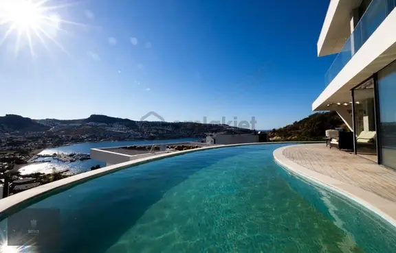 Gündoğan'da Deniz Manzaralı, Lüks Kiralık Villa 1