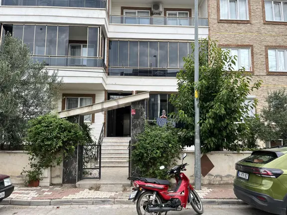 Gömeç Mithatpaşa Mahallesi Merkezi Konumda Kiralık 2+1 Daire 2