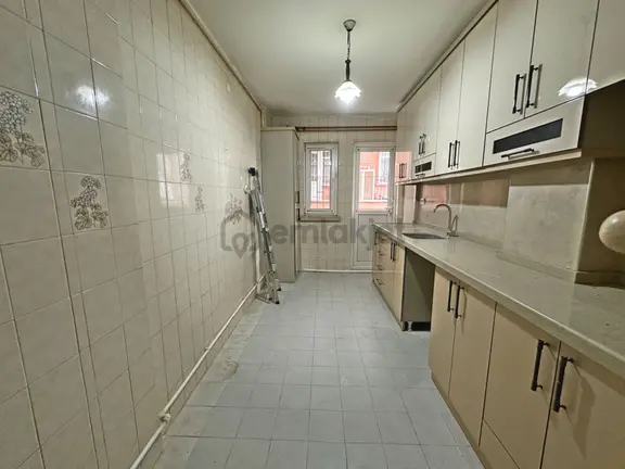 Şafaktepe Park Yakını Bağımsız Salon Ön Cephe 3+1 Satılık Daire 2