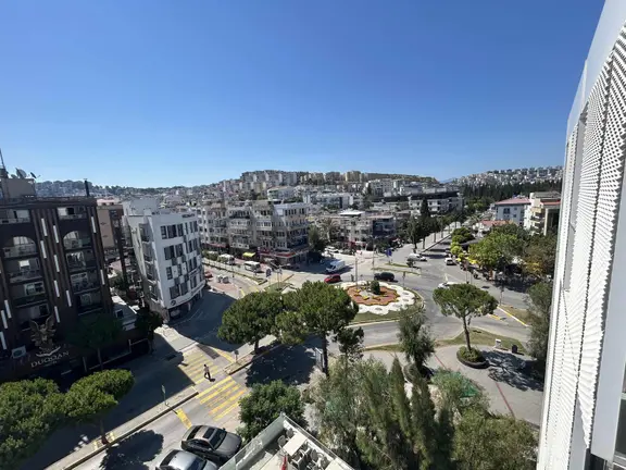 Kuşadası Merkez Kamu Ve Kurumlara Yürüme Mesafede Kiralık Ofis 1